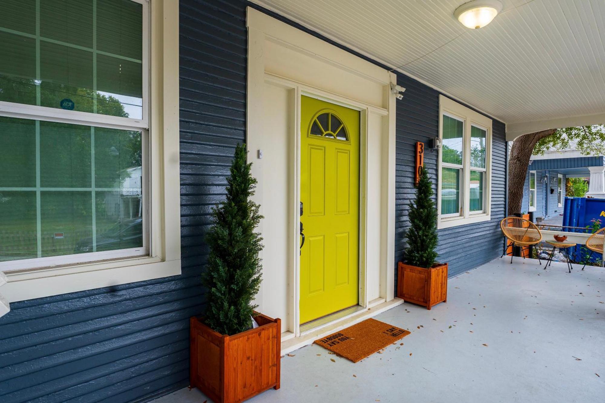 The Green Door In Ybor Tampa Exterior photo