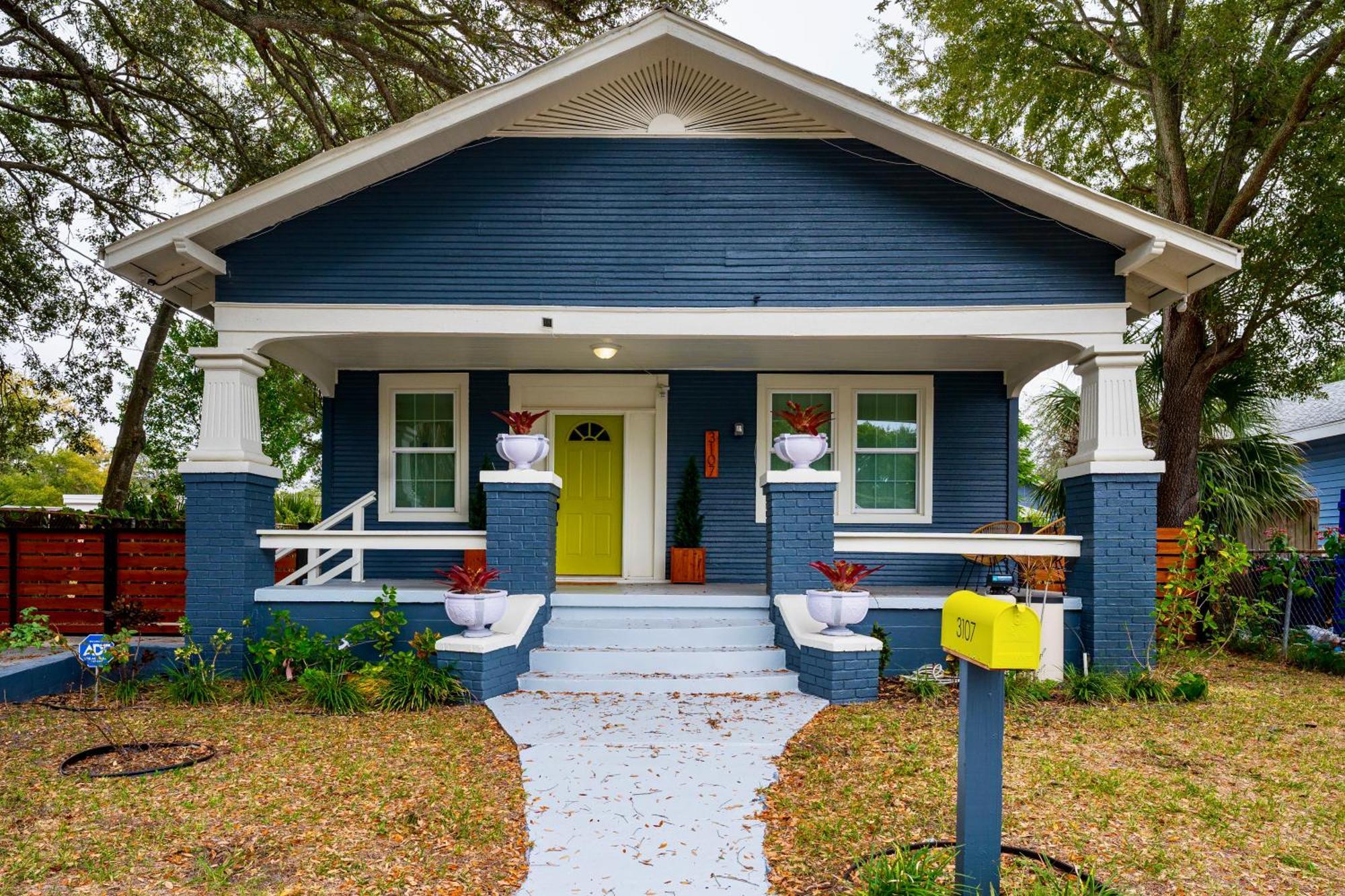 The Green Door In Ybor Tampa Exterior photo